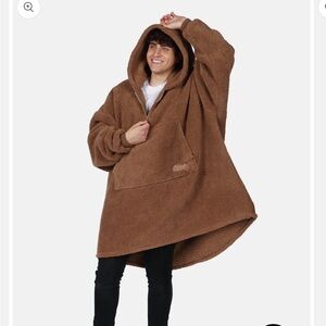 Comfy Brand Oversized Sherpa Hoodie Blanket - Brown - NWOT